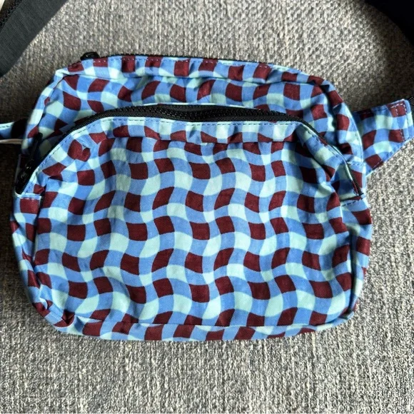 Baggu Wavy Gingham Blue Fanny Pack New - Picture 4 of 10